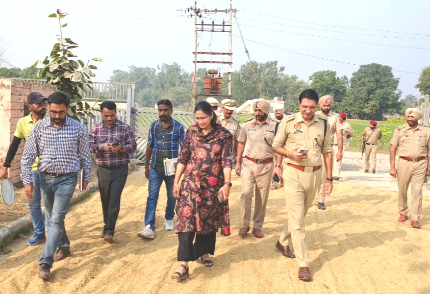 Deputy Commissioner and SSP Visit of markets, instructions to speed up lifting